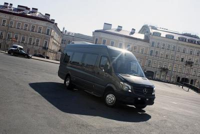 Traslado en vehículo privado a / desde San Petersburgo