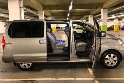 Minivan Taxi desde San Petersburgo al aeropuerto de Pulkovo (LED)