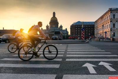 Tour de medio día en bicicleta por la ciudad de San Petersburgo