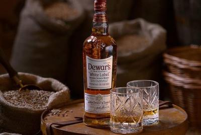 Tour privado de whisky Highland: construya su propio itinerario con un guía local