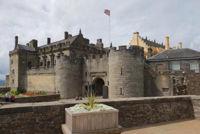 Loch Lomond, Dumbarton y Stirling Castle, tour de un día en grupos pequeños desde Edimburgo