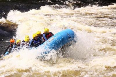 Rafting en aguas bravas y Stand Up y Paddle Boards en el río Tay desde Aberfeldy