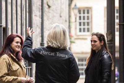 Recorrido a pie por la historia real de Edimburgo para grupos pequeños con entrada opcional al palacio
