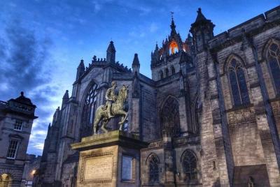 Tour privado a pie por la Royal Mile