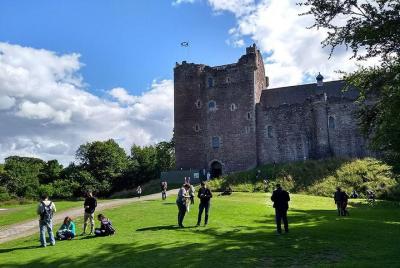 Tour privado de medio día desde Edimburgo por los tres castillos de Outlander