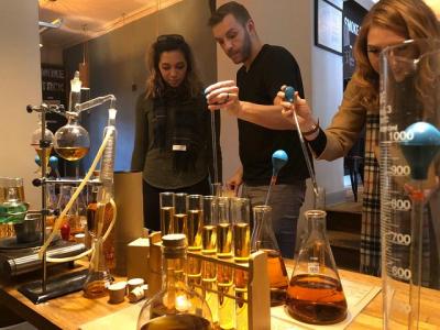 Taller de whisky de Edimburgo: mezcla tu propia miniatura de whisky
