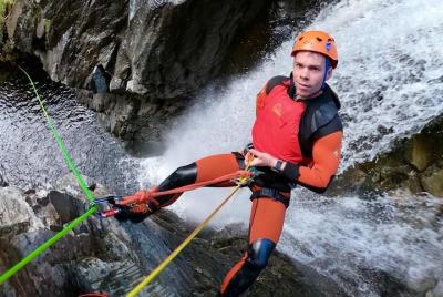 Excursión de barranquismo a Bruar Falls desde Edimburgo
