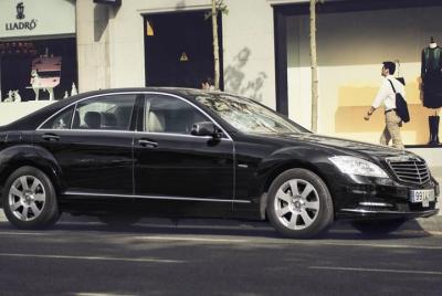 Traslado privado desde el puerto de Greenock al aeropuerto GLA o la ciudad de Glasgow en un coche de lujo