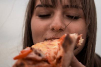 Tour de degustación de comida callejera serbia en Belgrado (por B