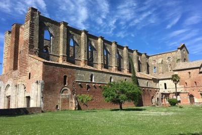 Los misterios de San Galgano y la espada en la piedra. Los misterios de San Galgano y la espada en la piedra.
