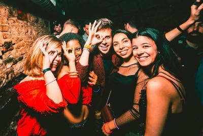 Fiesta de los lunes en Praga: entrada a la MLF