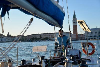 Paseo en barco privado a la laguna de Venecia con aperitivo Prosecco