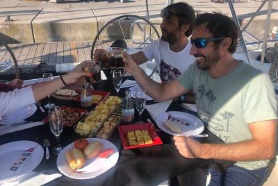 Visita turística en velero desde Barcelona