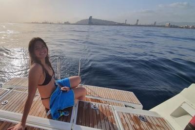 Experiencia de navegación a vela al atardecer en velero compartido desde Port Vell
