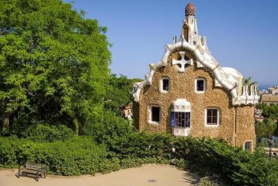 Entrada guiada sin colas para el Parque Güell y la experiencia de las obras maestras de Gaudí