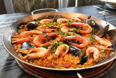 Clase privada de cocina de paella en barcelona
