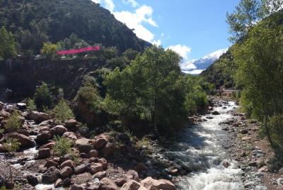 Excursión privada de un día desde Marrakech al valle de Ourika y la montaña Atlas Excursión privada de un día desde Marrakech al valle de Ourika y la montaña Atlas