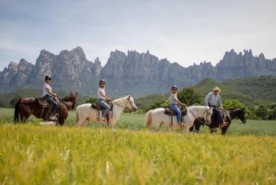 Visita al monasterio de Montserrat y paseos a caballo por el parque natural. Recorrido Premium para grupos pequeños