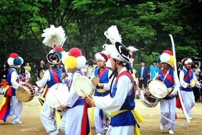 Pequeño grupo de medio día Korean Folk Village Tour de Seúl Pequeño grupo de medio día Korean Folk Village Tour de Seúl