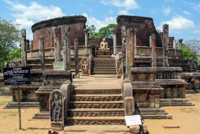 Polonnaruwa Ancient Kingdom y Wild Elephant Safari de Habarana