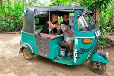 Tour por el pueblo de Tuk Tuk desde Habarana