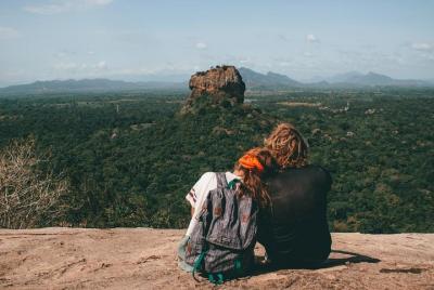 Sigiriya Rock Fortress y Cave Temples (Tour privado de un día)