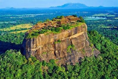 Excursión de un día a la roca de Sigiriya y al templo de la cueva de Dambulla desde Induruwa
