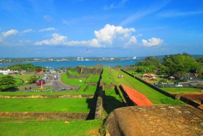 Visita de un día a Dakshina Lanka y Gaalu Kotuwa desde Colombo
