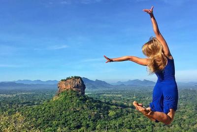 Excursión de un día a la fortaleza de la roca de Sigiriya y los t