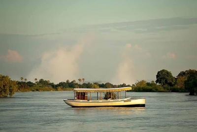 Crucero al atardecer clásico de Zambezi