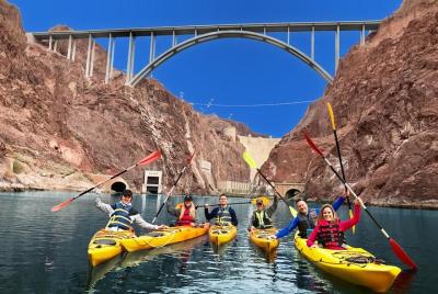 Hoover Dam Kayak Tour en el río Colorado con recogida opcional en Las Vegas  Hoover Dam Kayak Tour en el río Colorado con recogida opcional en Las Vegas