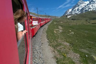 Tour de 1 día por el Bernina Express y los Alpes suizos. Recojo de su hotel. Tour de 1 día por el Bernina Express y los Alpes suizos. Recojo de su hotel.