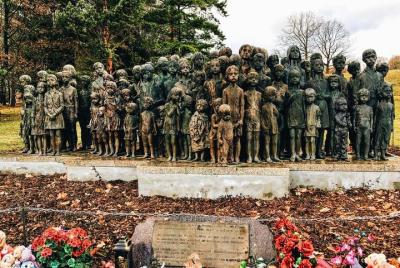 Lidice Memorial y famosas cristalerías checas con almuerzo de degustación de tres platos