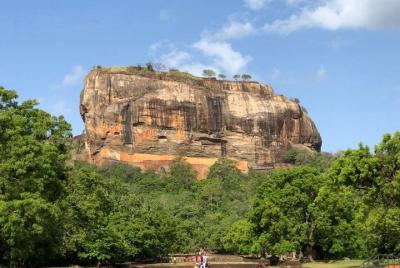Tour de dos días a SIGIRIYA y Minneriya Safari desde GALLE Tour de dos días a SIGIRIYA y Minneriya Safari desde GALLE