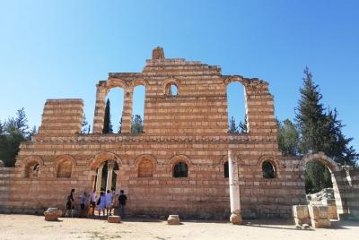 Tours en grupos pequeños desde Beirut a Baalbek, Anjar y Ksara Tours en grupos pequeños desde Beirut a Baalbek, Anjar y Ksara
