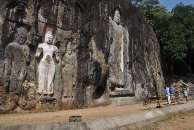 Yala a Ella via BUDURUWAGALA Rock Temple