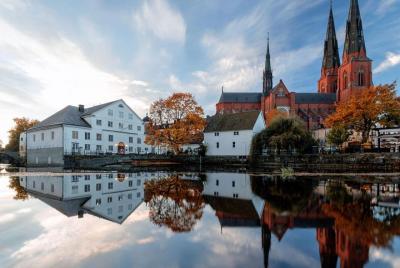 Tour privado de Estocolmo en coche VIP Uppsala y Sigtuna con guía Tour privado de Estocolmo en coche VIP Uppsala y Sigtuna con guía