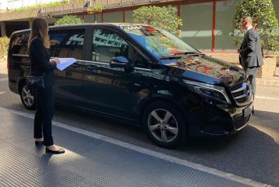 Llegada en traslado privado desde el puerto de Estocolmo a la ciudad de Estocolmo en un lujoso Van Llegada en traslado privado desde el puerto de Estocolmo a la ciudad de Estocolmo en un lujoso Van