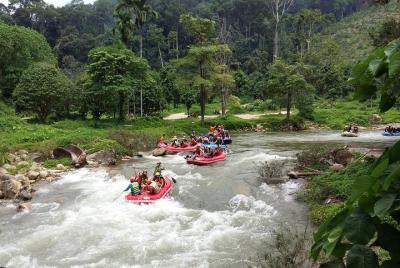 Tour de aventura de rafting en aguas bravas a 7 km desde Phuket