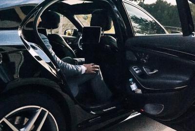 Traslado privado desde Washington al aeropuerto nacional DCA en automóvil de negocios