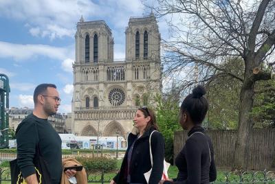 Vea la renovación de Notre Dame de París con un guía turístico local Vea la renovación de Notre Dame de París con un guía turístico local