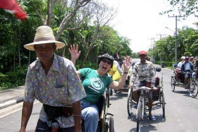 Recorrido a pie por Bangkok, que incluye Rickshaw Ride y Long-Tai