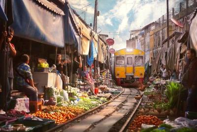 Excursión al mercado flotante doble del té de la tarde Amphawa