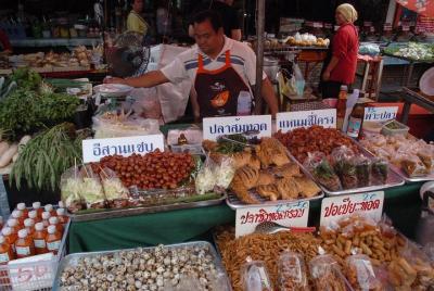 Tour de medio día o Tor Kor Market Group