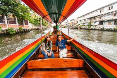 Salta en una máquina del tiempo y explora Bangkok por la noche