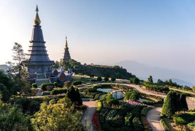 Tour de día completo para grupos pequeños del Parque Nacional Doi Inthanon Tour de día completo para grupos pequeños del Parque Nacional Doi Inthanon