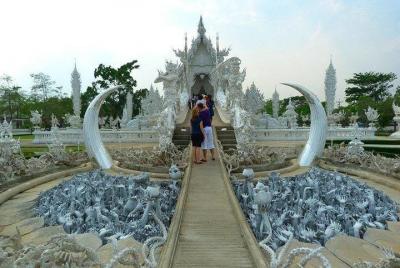 Templo Blanco, Museo de la Casa Negra y Tour de aguas termales desde Chiang Mai Templo Blanco, Museo de la Casa Negra y Tour de aguas termales desde Chiang Mai