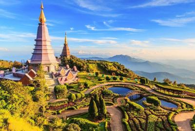 Excursión de un día a Doi Inthanon desde Chiang Mai, que incluye la tribu Karen Hill y las pagodas gemelas Excursión de un día a Doi Inthanon desde Chiang Mai, que incluye la tribu Karen Hill y las pagodas gemelas