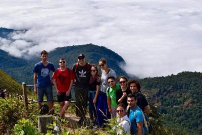 Excursión de un día a Doi Inthanon desde Chiang Mai con pagodas gemelas y el pueblo de Hill-tribe Excursión de un día a Doi Inthanon desde Chiang Mai con pagodas gemelas y el pueblo de Hill-tribe