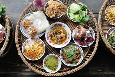 Una noche gastronómica de Khantoke en Chiang Mai
